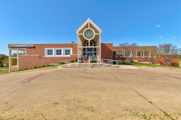 1717 Precinct Line Rd, Hurst, TX 76054